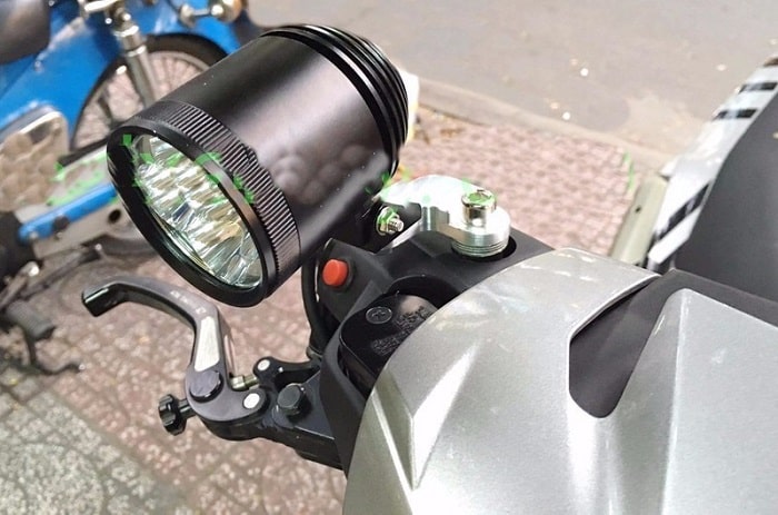 cách lắp đèn trợ sáng cho xe máy 2